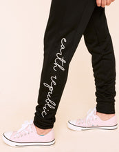 Load image into Gallery viewer, Earth Republic Shawn Jogger Pant Joggers in color Jet Black and shape jogger

