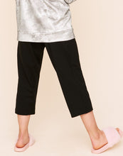Load image into Gallery viewer, Earth Republic Jaelyn Cropped Pant Cropped Pant in color Jet Black and shape pant
