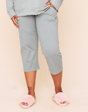 Load image into Gallery viewer, Earth Republic Jaelyn Cropped Pant Cropped Pant in color Oyster Mushroom Marl and shape pant
