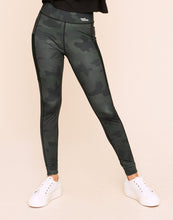 Load image into Gallery viewer, Earth Republic Emberly Leggings Leggings in color Dark Camo and shape legging

