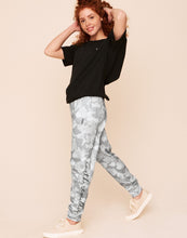 Load image into Gallery viewer, Earth Republic Shawn Jogger Pant Joggers in color Camouflage (Athleisure Print 3) and shape jogger
